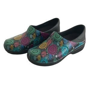 CROCS Neria Pro II Colorful Paosley Mandela Design Comfort Size 10 NWOT